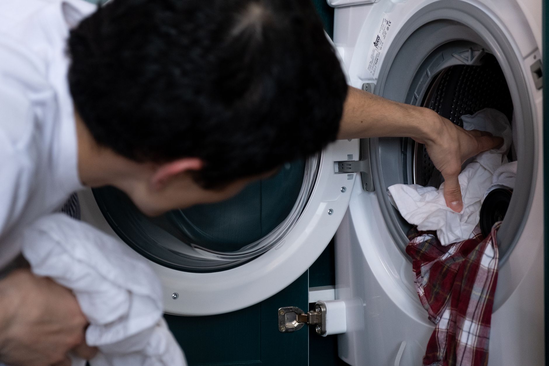 Unloading laundry from a dryer